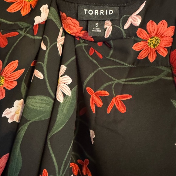Torrid Black Floral Blouse Spring/Summer  PLUS: 5X      #P - Picture 9 of 9